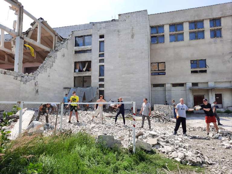 Харьковский вуз получил два миллиона на восстановление разбитого ракетой корпуса