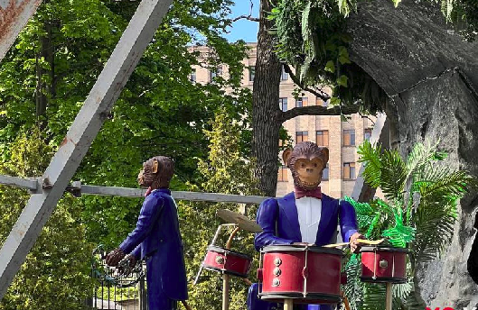 В саду Шевченко открыли фонтан с обезьянами