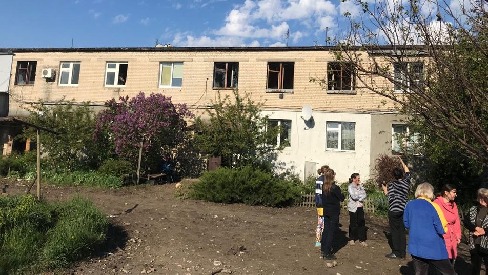 РФ вдарила ракетами по великому селищу в Харківській області: воно знеструмлене