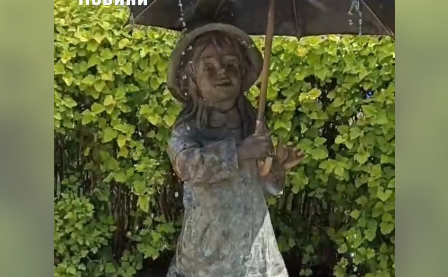 В центре Харькова скульптура стала фонтаном (видео)
