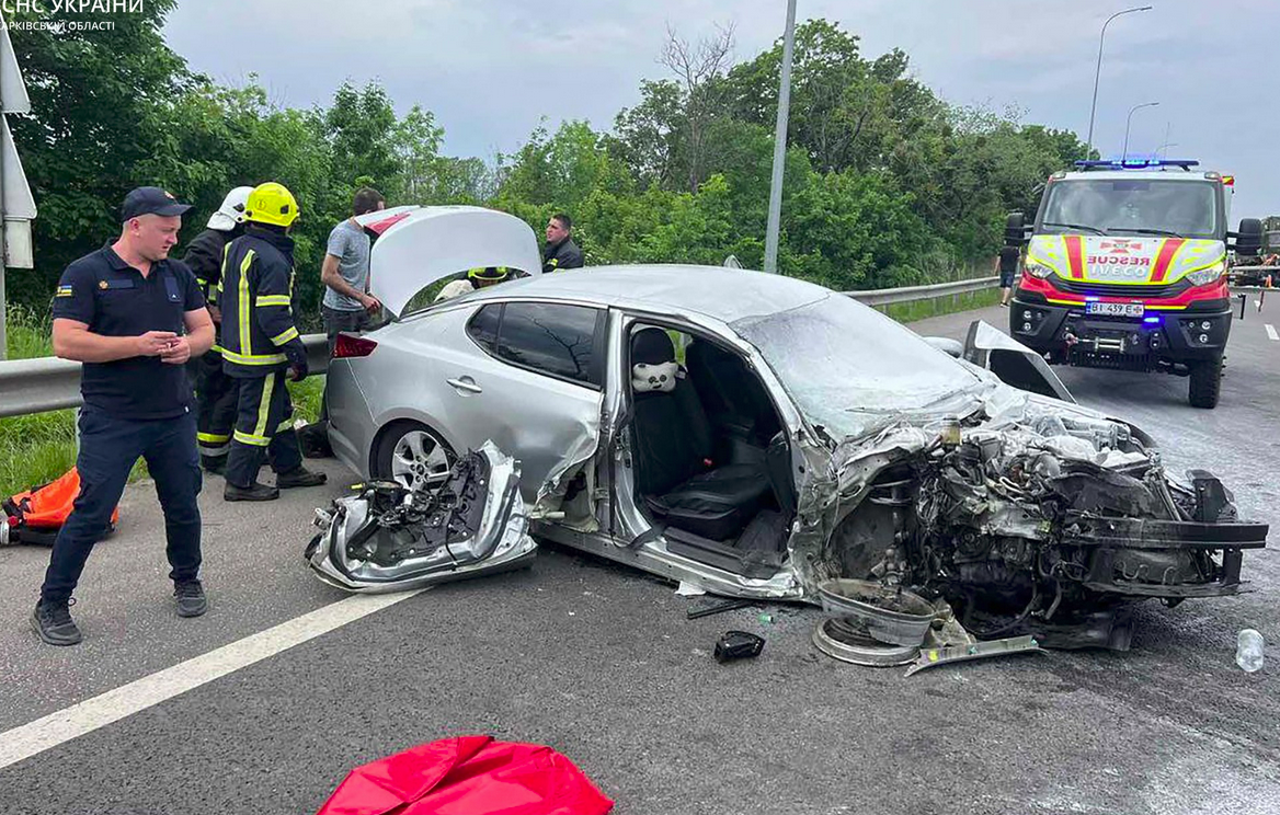 Під Харковом фура зіткнулася з KIA