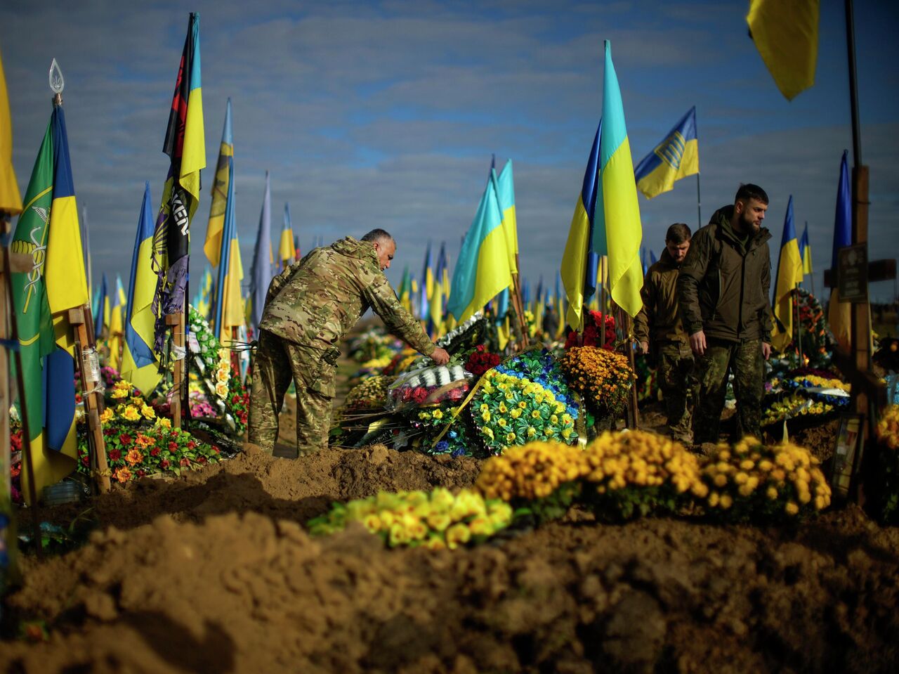 В Харьковской области вандалы изуродовали могилы погибших солдат ВСУ