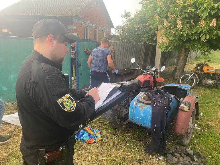В Харьковской области мужчина погиб от взрыва снаряда, который вез в мотоцикле
