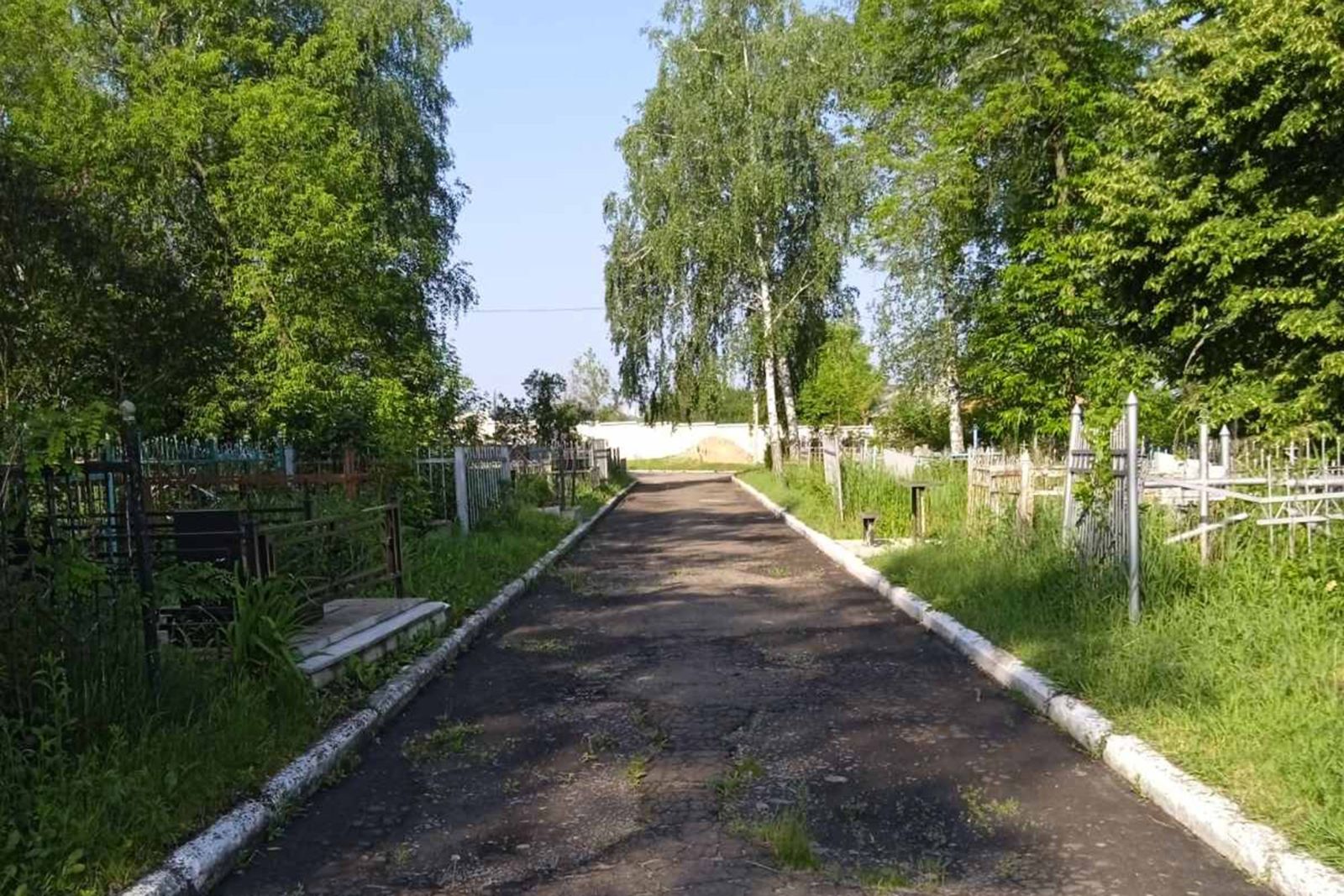 В Харькове открыли разминированное кладбище