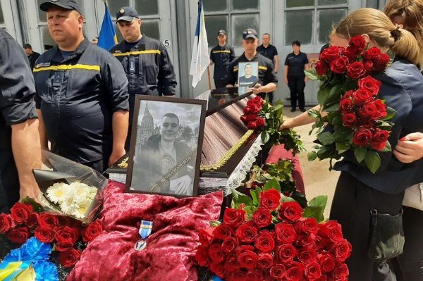 Мать курсанта, который погиб, разбирая снаряд, обвиняет в трагедии командира