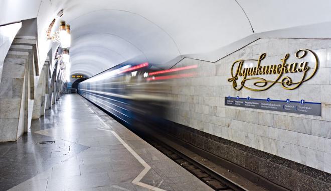 Харківське метро позбувається російської мови