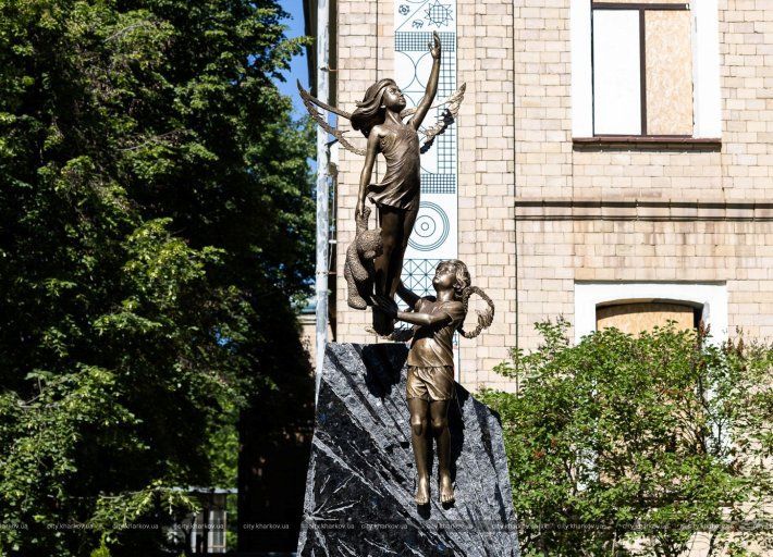 В Харькове освятили памятник