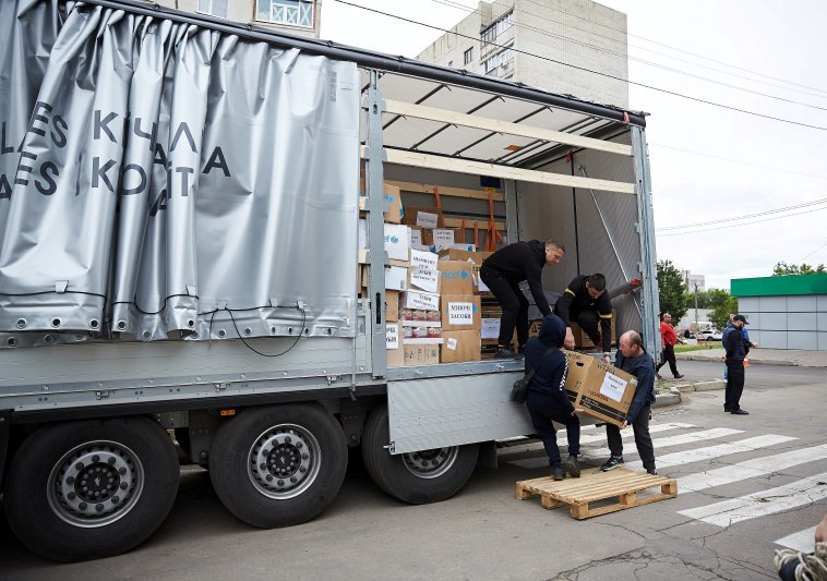 Харьков отправил 100 тонн гуманитарки затопленному Херсону