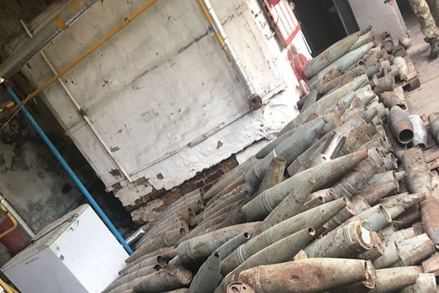 В школе в Харьковской области нашли склад российских боеприпасов. Их передали ВСУ