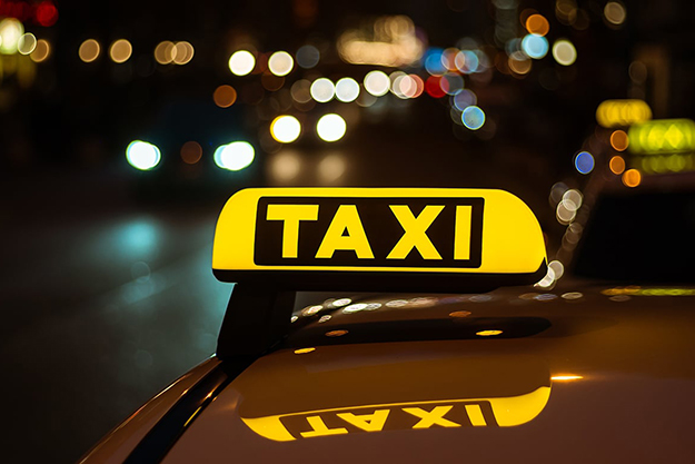 "Украины не существует": харьковский таксист сначала нахамил пассажирке, а потом записал ролик с извинениями