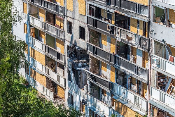 В Харькове разбирают завалы дома, который мог обрушиться: фото, видео