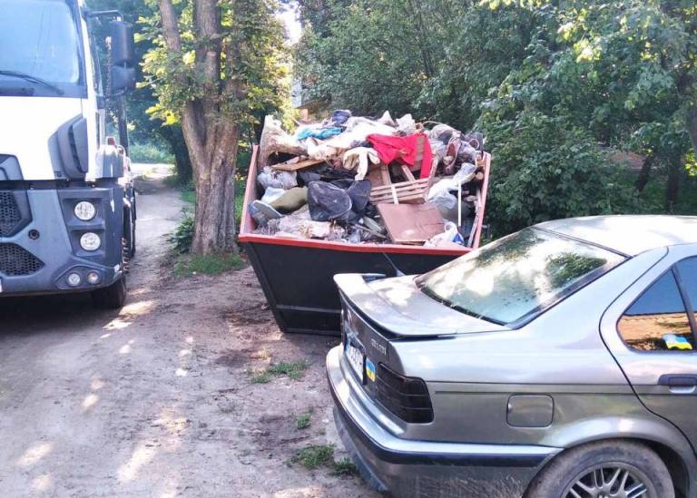 Харків'яни масово не дотримуються правил паркування: звернення комунальників