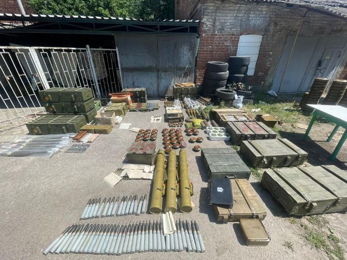 Псевдоволонтеры завозили в Харьков оружие и боеприпасы (фото)