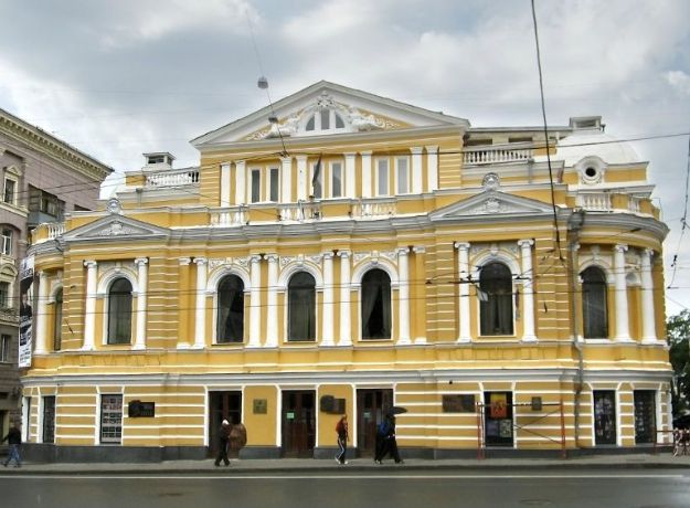 Харківському театру урізали фінансування, а компенсації поклали на РФ