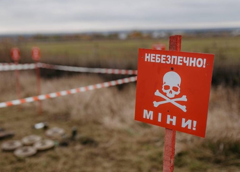 В Харьковской области машина подорвалась на мине, водитель погиб