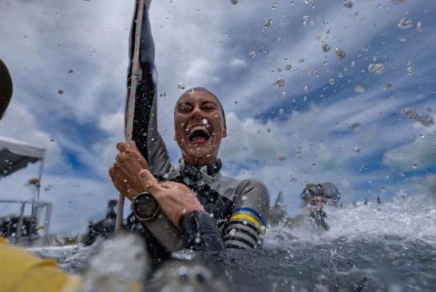 Харьковчанка нырнула на рекордную глубину и не дышала под водой три минуты: фото, видео