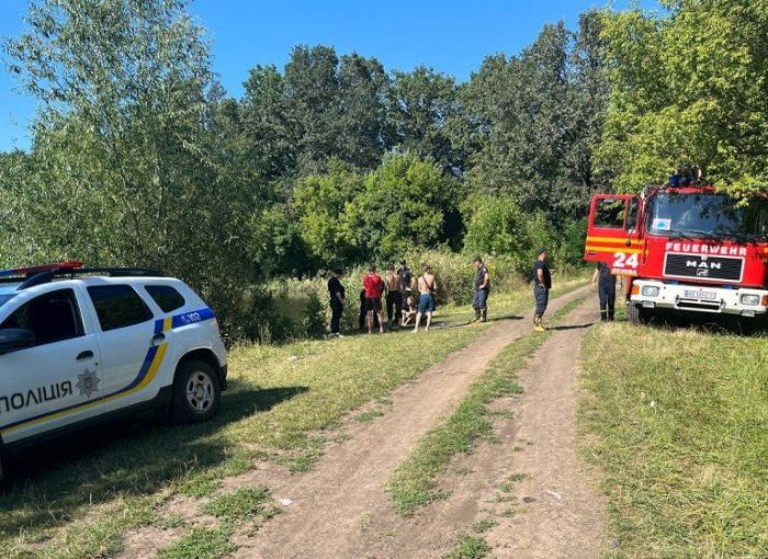 У Харківській області дівчинка впала у зливний колодязь