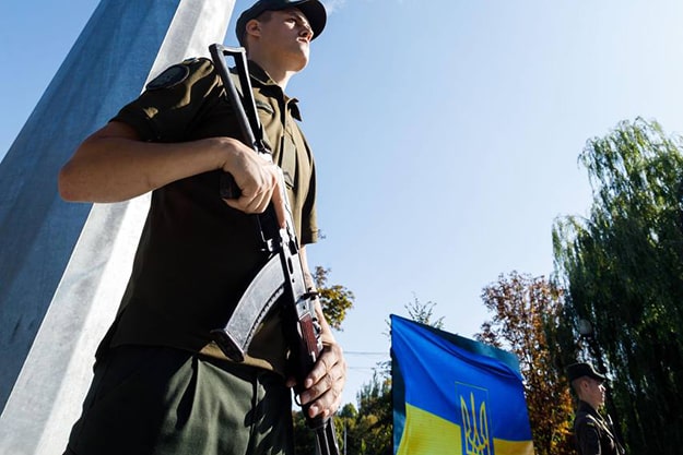 Огромный флаг подняли на самом высоком флагштоке Европы в Харькове (фото, видео)