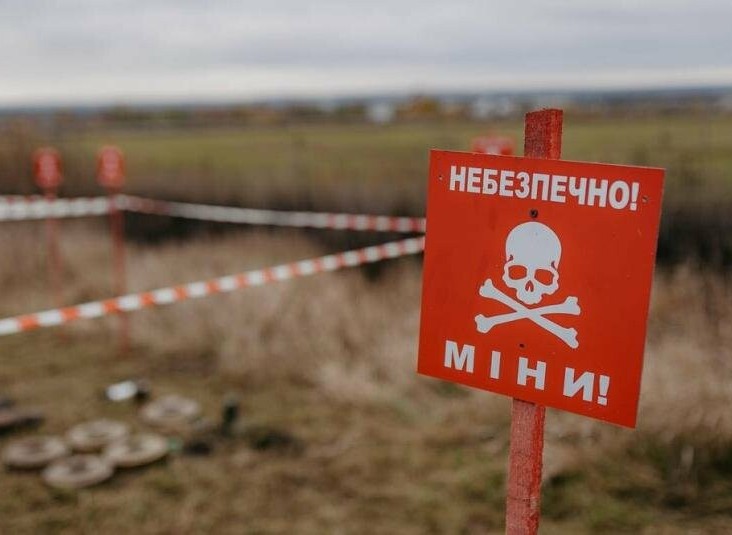 Россияне строят минные заграждения на границе с Харьковской областью