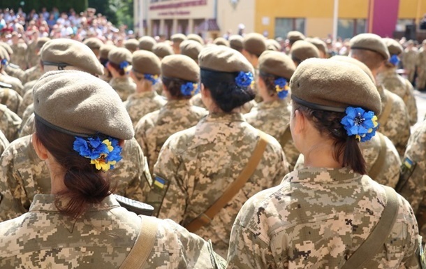 Женщины, стоящие на воинском учете, не смогут выехать за границу
