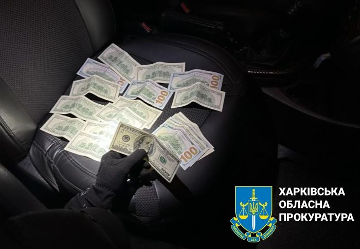 Чиновник вимагав 3000 доларів за встановлення кіоску на проспекті Перемоги