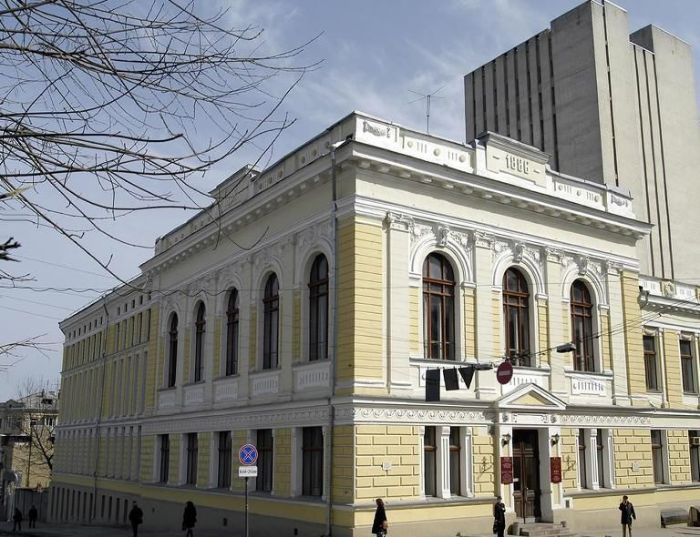 7 миллионов книг спасают в харьковской библиотеке Короленко