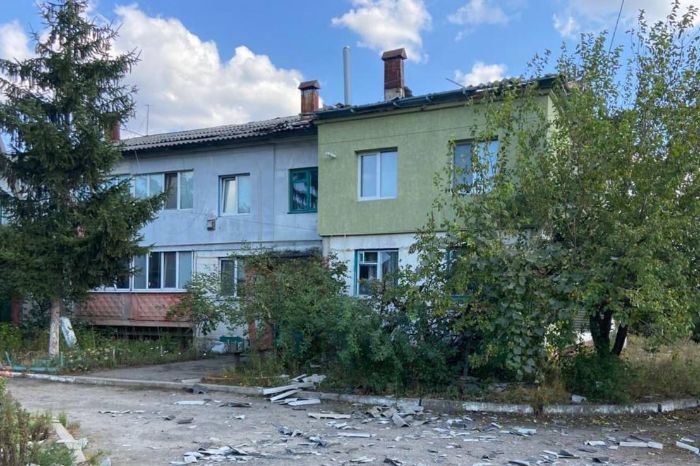 РФ ударила по многоквартирному дому в Харьковской области (фото)