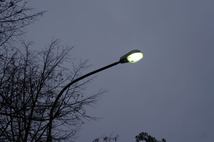 Уличное освещение возвращают в пригород Харькова