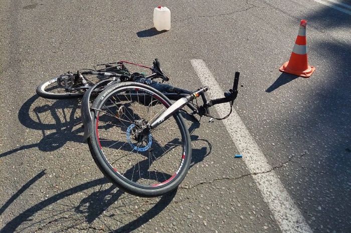 Велосипедист попал под колеса машины в Харькове (фото)