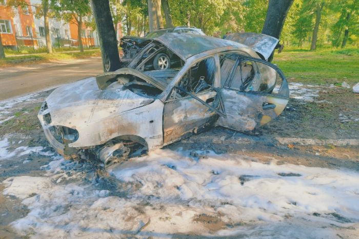 Авария в Харькове: машины всмятку, одна из них сгорела (фото)