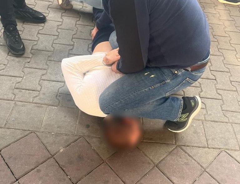 Полиция поймала мужчину, рисовавшего российские флаги в Харькове