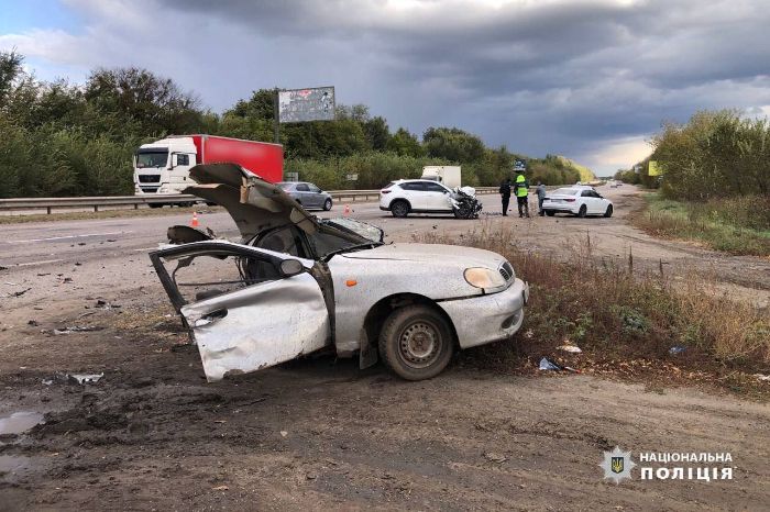 Масштабное ДТП в пригороде Харькова: Lanos разорвало пополам, пострадали три человека (фото)