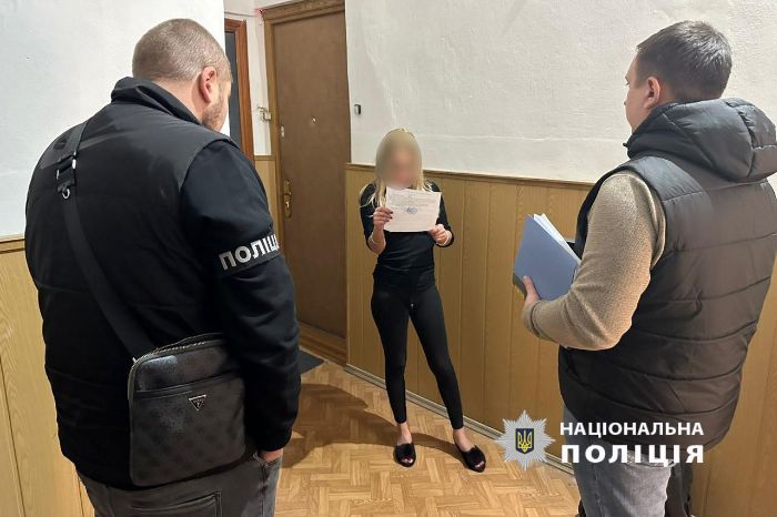 Послуги повій у Харкові коштували 5 тисяч гривень за годину. Поліція накрила двох сутенерок (фото)