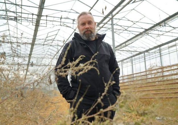Людей нет, поля заминированы, теплицы разбиты: фермер из Харьковской области пытается дать вторую жизнь своему хозяйству