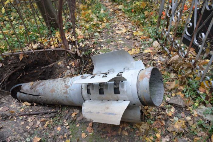 Ракету от "Смерча" нашли на кладбище в Харькове (фото)