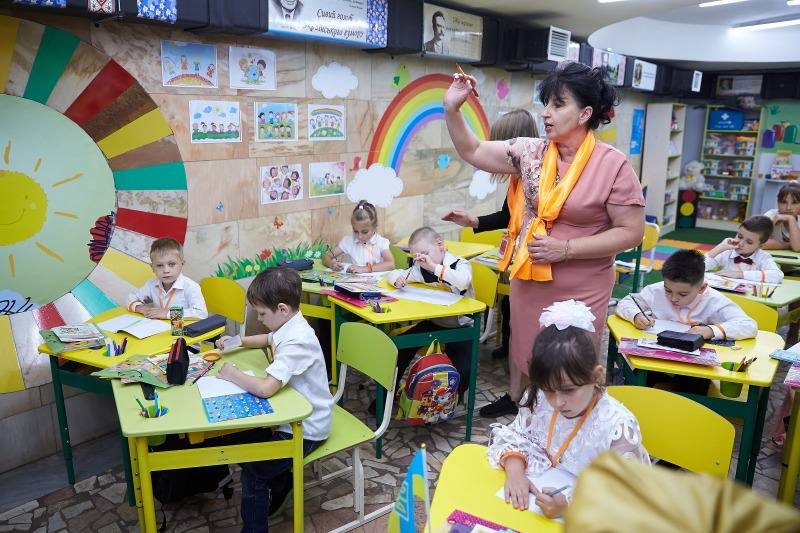 Еще 200 детей пришли в уникальную школу в Харькове