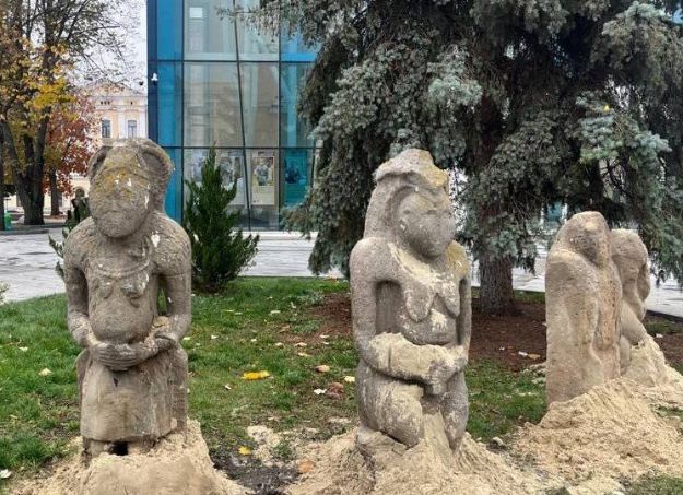 Який вигляд мають половецькі баби після атаки сокирами (фото)