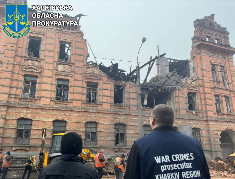 Удар "Шахедами" по Харкову: зруйновано коледж (фото наслідків при денному світлі)
