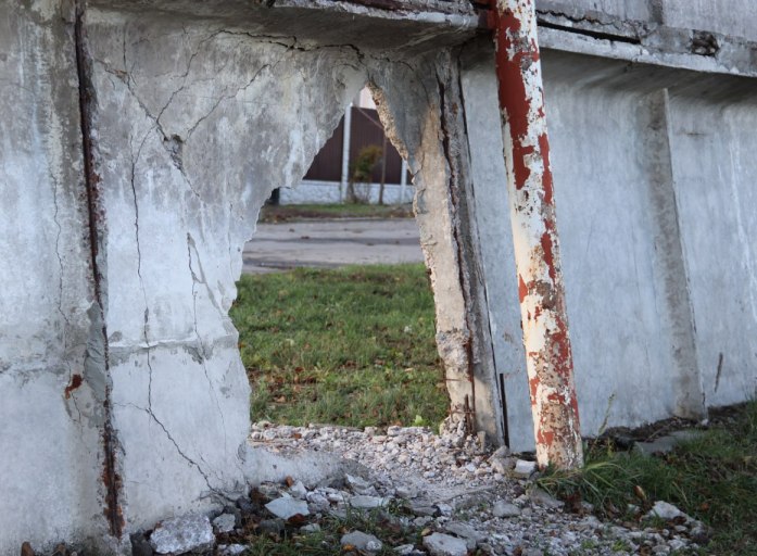 600 тысяч гривен потратят на ремонт забора в крупном городе Харьковской области