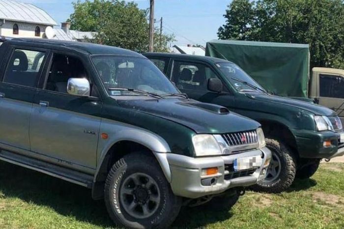 Машины, которые завозили в Харьков как помощь армии, пускали на продажу
