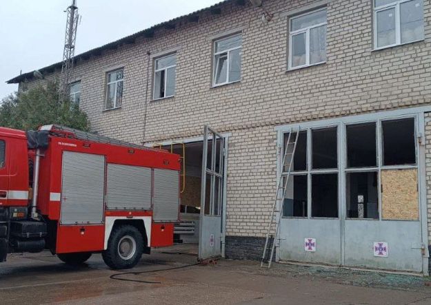 РФ сбросила авиабомбу на пожарную часть в Боровой (фото)