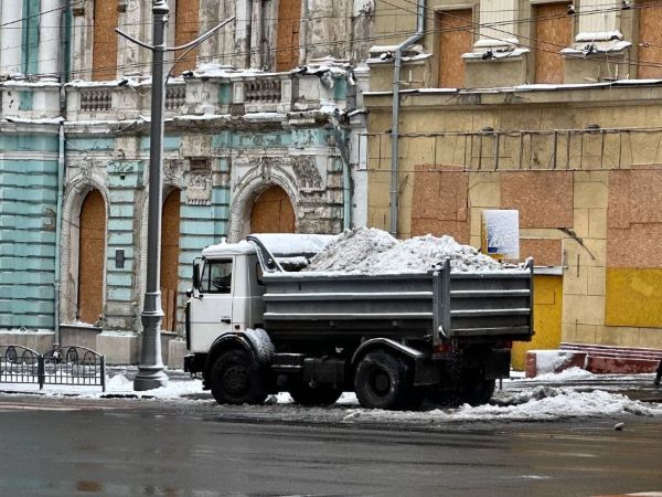 В Харькове убирают снег (фото, видео)