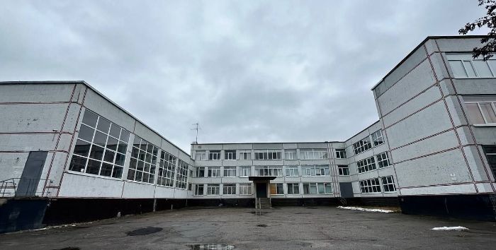 В Харькове капитально ремонтируют школу, куда был прямой прилет (фото)