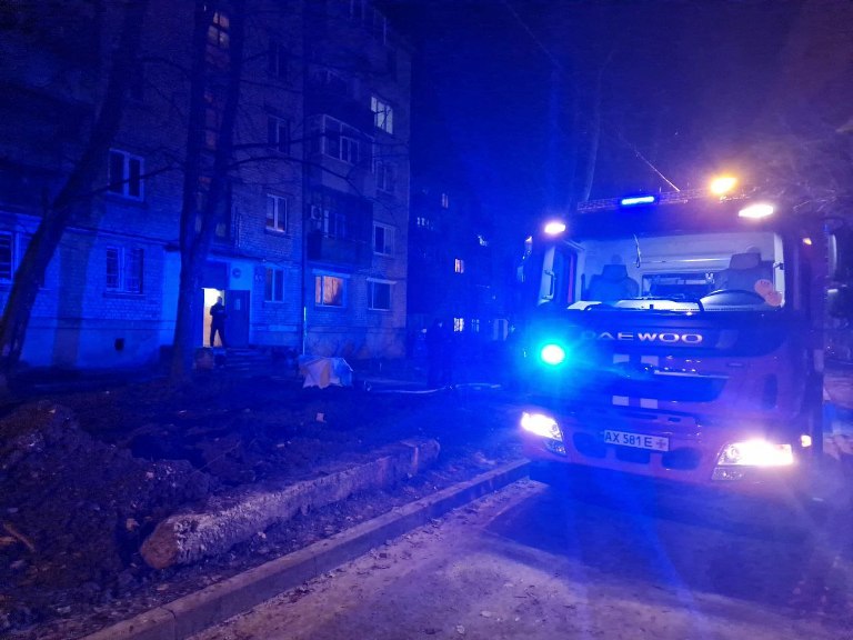 В Харькове людей эвакуировали из пятиэтажки (фото)