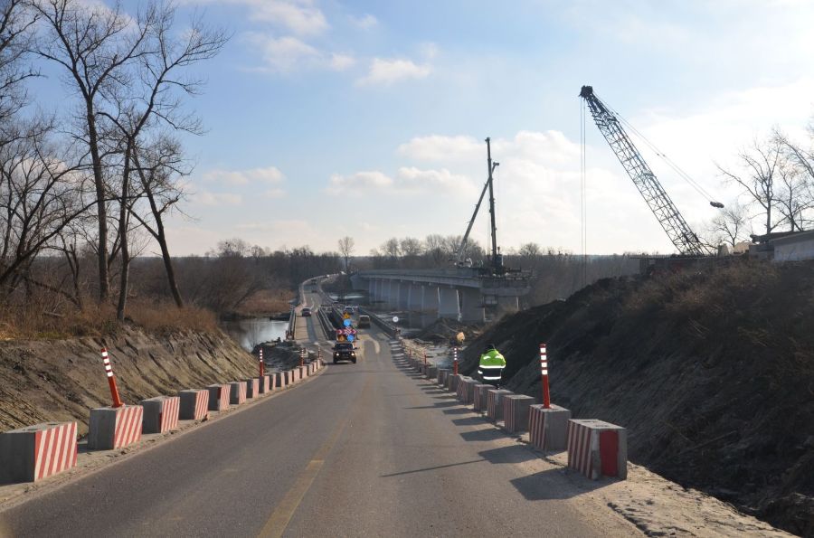 У Харківській області будують міст (фото)