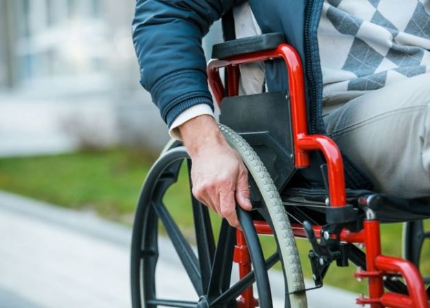 В Харькове люди с инвалидностью могут бесплатно получить кресла