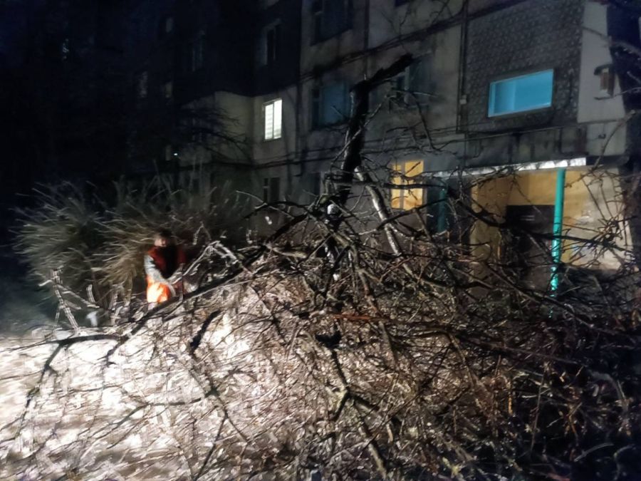 Разгул стихии в Харьковской области: власти просят людей не выходить на улицу (фото)