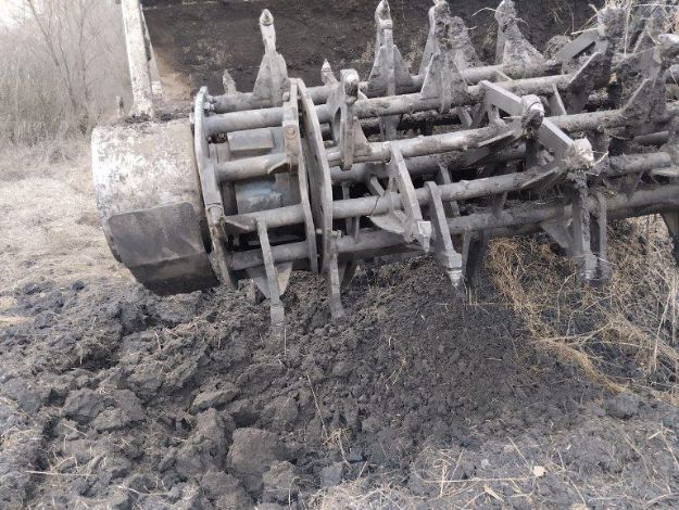 Спецмашина подорвалась на фугасной мине в Харьковской области (фото)