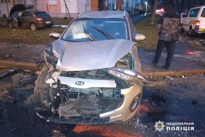 ДТП с пострадавшими в Харькове: одна автоледи не пропустила другую (фото)