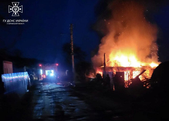 Россияне обстреляли Купянск из РСЗО: загорелся частный дом